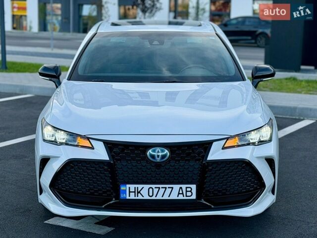 Белый Тойота Авалон, объемом двигателя 2.49 л и пробегом 125 тыс. км за 28500 $, фото 1 на Automoto.ua