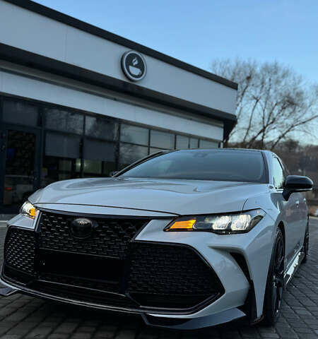 Белый Тойота Авалон, объемом двигателя 3.5 л и пробегом 51 тыс. км за 45900 $, фото 1 на Automoto.ua