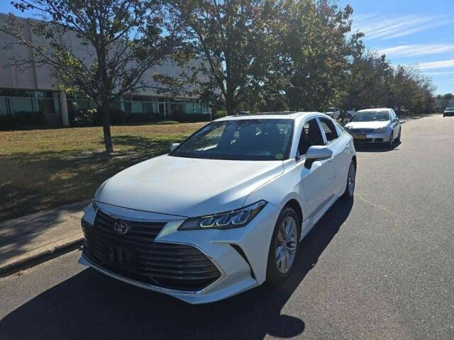 Белый Тойота Авалон, объемом двигателя 0 л и пробегом 47 тыс. км за 28000 $, фото 1 на Automoto.ua