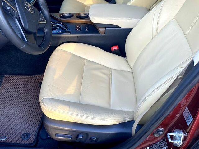 Красный Тойота Авалон, объемом двигателя 2.5 л и пробегом 210 тыс. км за 16100 $, фото 1 на Automoto.ua