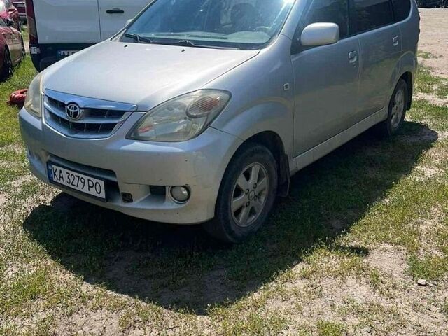 Серый Тойота Аванза, объемом двигателя 1.5 л и пробегом 200 тыс. км за 3700 $, фото 1 на Automoto.ua