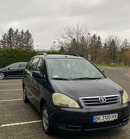 Чорний Тойота Авенсіс Версо, об'ємом двигуна 2 л та пробігом 367 тис. км за 5000 $, фото 1 на Automoto.ua