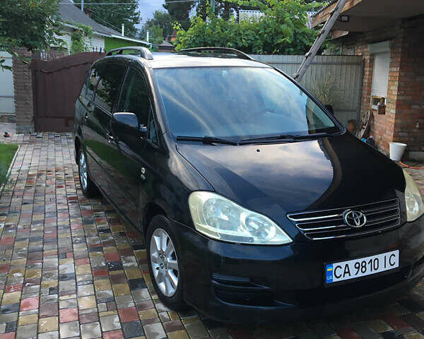 Черный Тойота Авенсис Версо, объемом двигателя 2 л и пробегом 260 тыс. км за 5800 $, фото 1 на Automoto.ua
