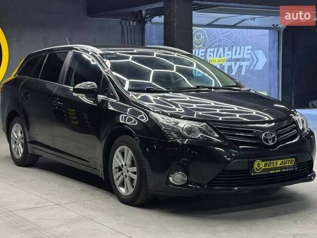 Черный Тойота Авенсис Версо, объемом двигателя 2 л и пробегом 303 тыс. км за 10000 $, фото 1 на Automoto.ua