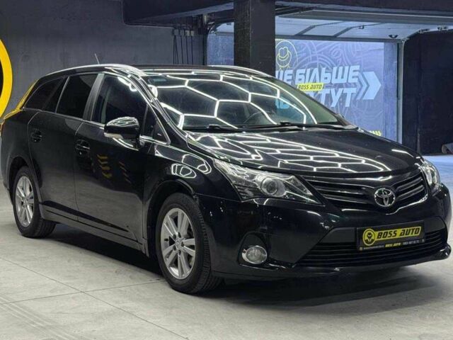 Черный Тойота Авенсис Версо, объемом двигателя 2 л и пробегом 303 тыс. км за 10000 $, фото 1 на Automoto.ua