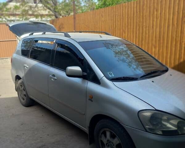 Тойота Авенсіс Версо, об'ємом двигуна 2 л та пробігом 493 тис. км за 5900 $, фото 1 на Automoto.ua