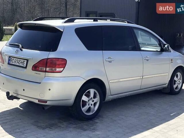 Серый Тойота Авенсис Версо, объемом двигателя 2 л и пробегом 340 тыс. км за 4900 $, фото 1 на Automoto.ua