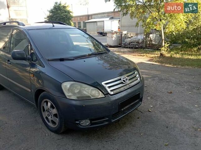 Сірий Тойота Авенсіс Версо, об'ємом двигуна 2 л та пробігом 380 тис. км за 5500 $, фото 1 на Automoto.ua