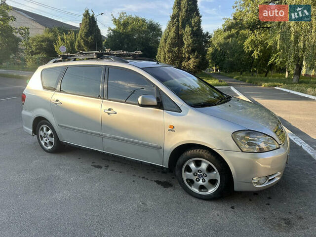 Сірий Тойота Авенсіс Версо, об'ємом двигуна 2 л та пробігом 250 тис. км за 5100 $, фото 1 на Automoto.ua