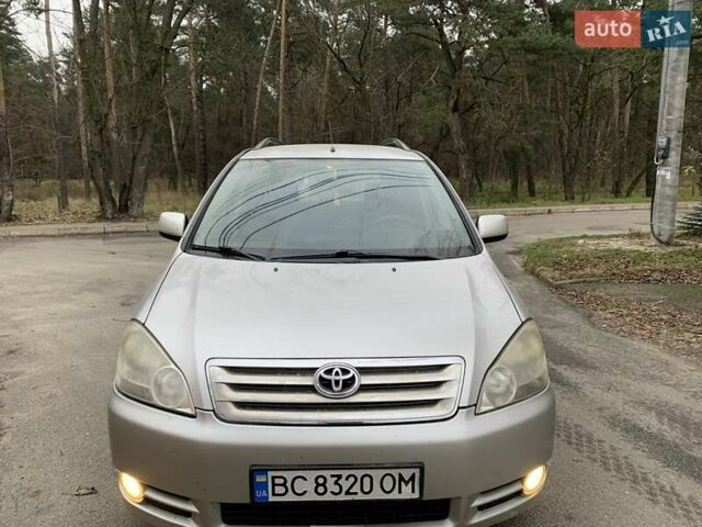 Серый Тойота Авенсис Версо, объемом двигателя 2 л и пробегом 267 тыс. км за 3880 $, фото 1 на Automoto.ua