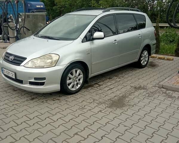 Сірий Тойота Авенсіс Версо, об'ємом двигуна 2 л та пробігом 400 тис. км за 5000 $, фото 1 на Automoto.ua