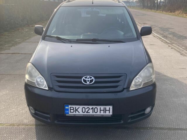 Серый Тойота Авенсис Версо, объемом двигателя 2 л и пробегом 385 тыс. км за 3500 $, фото 1 на Automoto.ua
