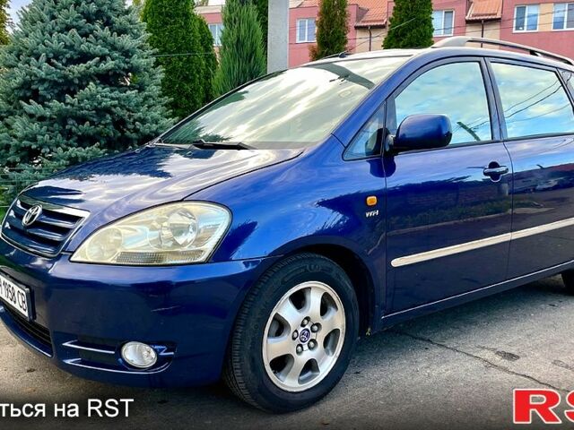 Синий Тойота Авенсис Версо, объемом двигателя 2 л и пробегом 230 тыс. км за 4999 $, фото 1 на Automoto.ua