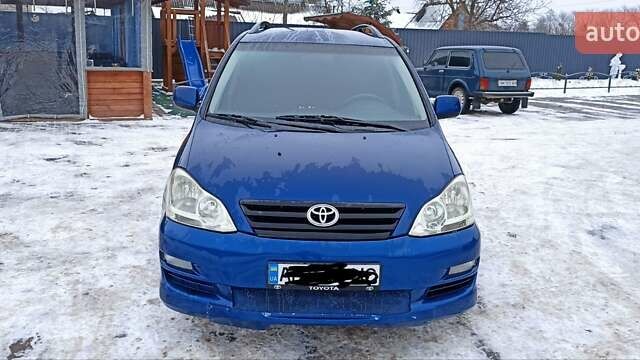 Синій Тойота Авенсіс Версо, об'ємом двигуна 2 л та пробігом 400 тис. км за 6000 $, фото 1 на Automoto.ua