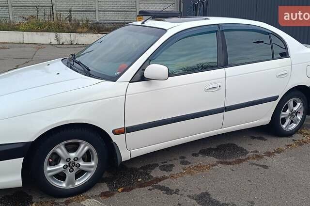 Белый Тойота Авенсис, объемом двигателя 2 л и пробегом 550 тыс. км за 3800 $, фото 1 на Automoto.ua