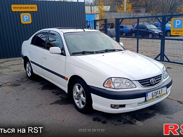 Білий Тойота Авенсіс, об'ємом двигуна 2 л та пробігом 550 тис. км за 3800 $, фото 1 на Automoto.ua