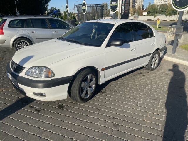 Белый Тойота Авенсис, объемом двигателя 1.8 л и пробегом 228 тыс. км за 4200 $, фото 1 на Automoto.ua