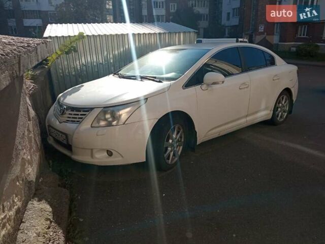 Белый Тойота Авенсис, объемом двигателя 2 л и пробегом 240 тыс. км за 9000 $, фото 1 на Automoto.ua