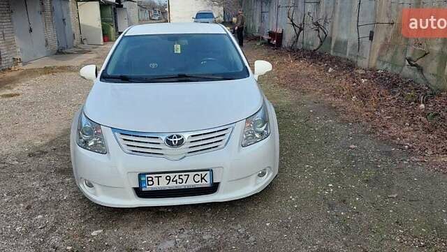 Белый Тойота Авенсис, объемом двигателя 1.8 л и пробегом 250 тыс. км за 9700 $, фото 1 на Automoto.ua