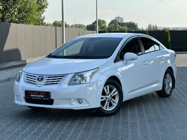 Белый Тойота Авенсис, объемом двигателя 1.8 л и пробегом 147 тыс. км за 9804 $, фото 1 на Automoto.ua