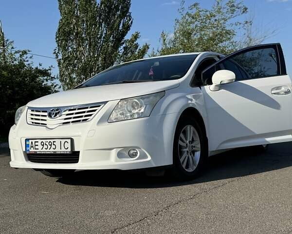 Белый Тойота Авенсис, объемом двигателя 1.8 л и пробегом 117 тыс. км за 10200 $, фото 1 на Automoto.ua