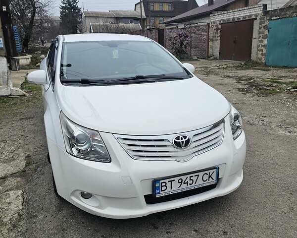 Белый Тойота Авенсис, объемом двигателя 1.8 л и пробегом 205 тыс. км за 9999 $, фото 1 на Automoto.ua
