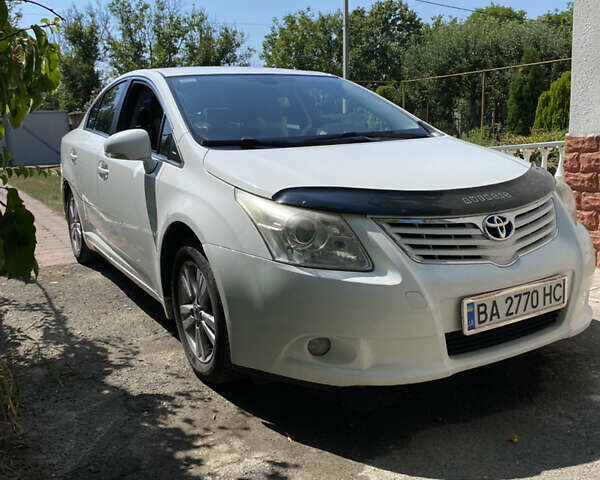 Белый Тойота Авенсис, объемом двигателя 1.8 л и пробегом 238 тыс. км за 8800 $, фото 1 на Automoto.ua