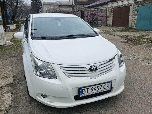 Белый Тойота Авенсис, объемом двигателя 0 л и пробегом 205 тыс. км за 9999 $, фото 1 на Automoto.ua
