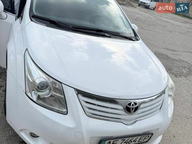 Белый Тойота Авенсис, объемом двигателя 1.8 л и пробегом 228 тыс. км за 8100 $, фото 1 на Automoto.ua