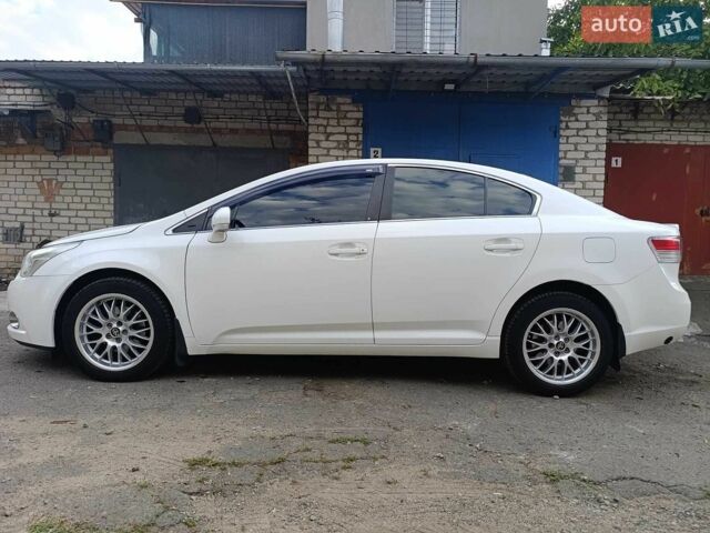 Білий Тойота Авенсіс, об'ємом двигуна 1.8 л та пробігом 130 тис. км за 10092 $, фото 1 на Automoto.ua