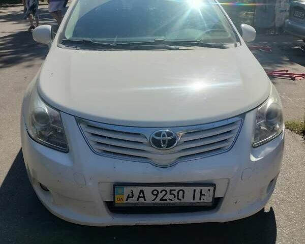 Белый Тойота Авенсис, объемом двигателя 1.99 л и пробегом 268 тыс. км за 8500 $, фото 1 на Automoto.ua