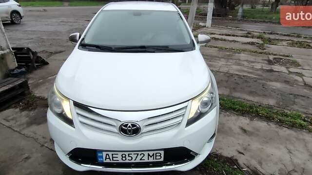 Белый Тойота Авенсис, объемом двигателя 1.8 л и пробегом 257 тыс. км за 9600 $, фото 1 на Automoto.ua