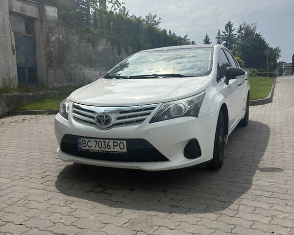 Белый Тойота Авенсис, объемом двигателя 2 л и пробегом 284 тыс. км за 9300 $, фото 1 на Automoto.ua