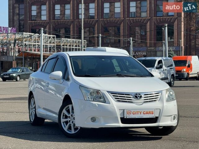 Белый Тойота Авенсис, объемом двигателя 1.8 л и пробегом 265 тыс. км за 8499 $, фото 1 на Automoto.ua