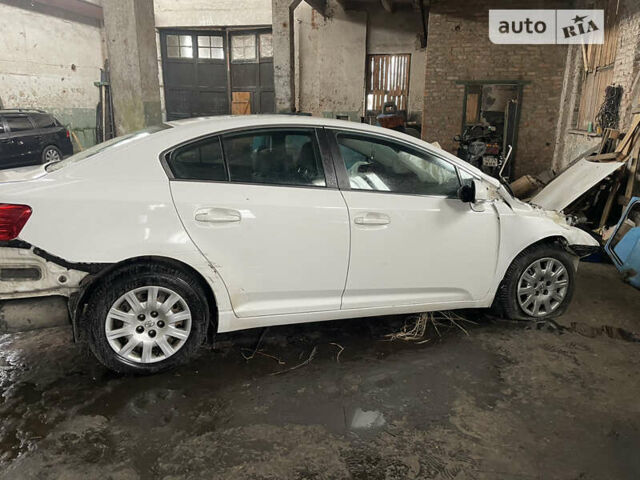 Білий Тойота Авенсіс, об'ємом двигуна 1.8 л та пробігом 280 тис. км за 1999 $, фото 1 на Automoto.ua