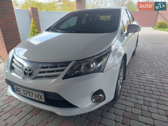 Белый Тойота Авенсис, объемом двигателя 1.8 л и пробегом 128 тыс. км за 13000 $, фото 1 на Automoto.ua