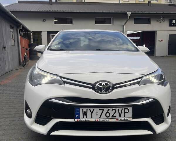 Белый Тойота Авенсис, объемом двигателя 1.6 л и пробегом 199 тыс. км за 14000 $, фото 1 на Automoto.ua