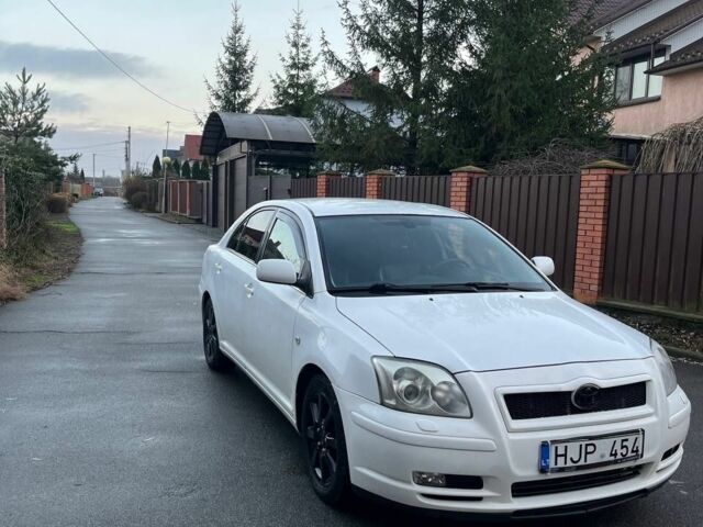 Белый Тойота Авенсис, объемом двигателя 2 л и пробегом 300 тыс. км за 2850 $, фото 1 на Automoto.ua