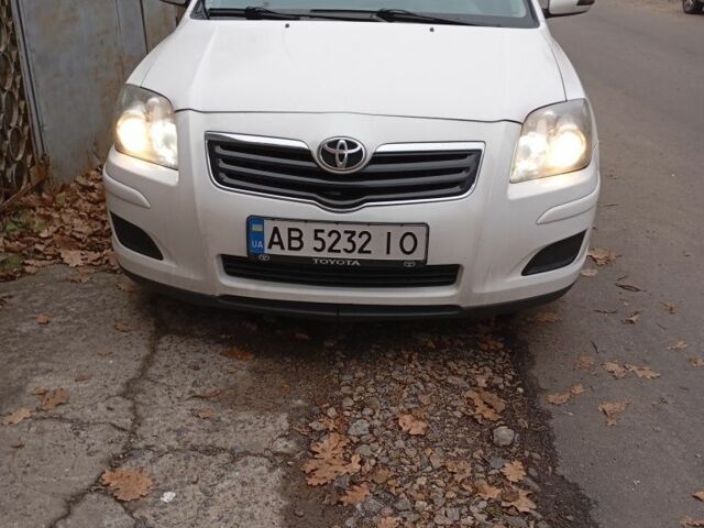 Білий Тойота Авенсіс, об'ємом двигуна 1.8 л та пробігом 240 тис. км за 5800 $, фото 1 на Automoto.ua