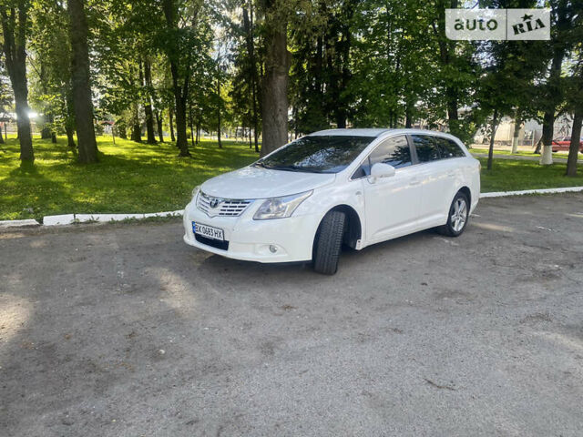 Белый Тойота Авенсис, объемом двигателя 2.2 л и пробегом 212 тыс. км за 9400 $, фото 1 на Automoto.ua