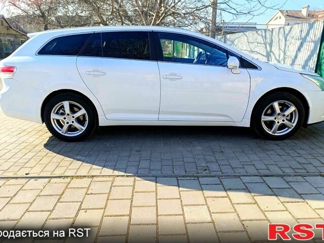 Белый Тойота Авенсис, объемом двигателя 1.8 л и пробегом 232 тыс. км за 9800 $, фото 1 на Automoto.ua