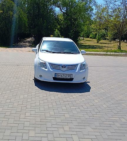 Белый Тойота Авенсис, объемом двигателя 2 л и пробегом 370 тыс. км за 7900 $, фото 1 на Automoto.ua