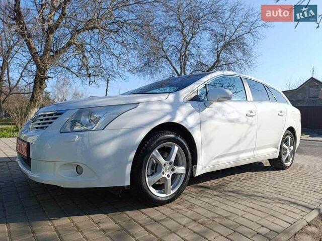 Белый Тойота Авенсис, объемом двигателя 1.8 л и пробегом 232 тыс. км за 9800 $, фото 1 на Automoto.ua