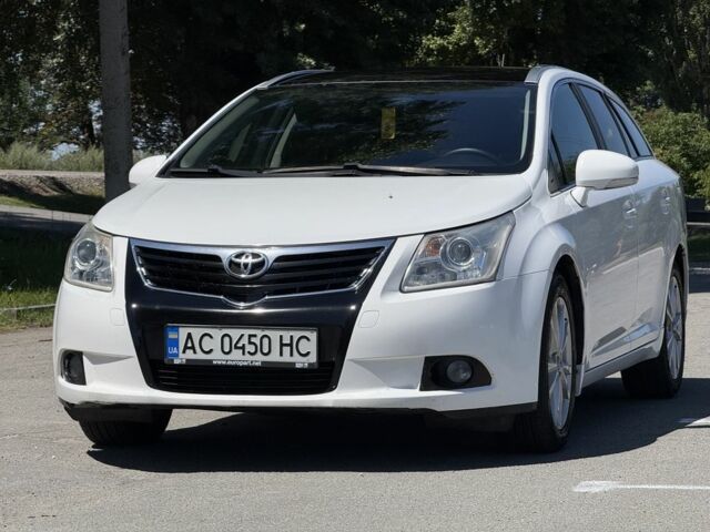 Белый Тойота Авенсис, объемом двигателя 2 л и пробегом 160 тыс. км за 9438 $, фото 1 на Automoto.ua