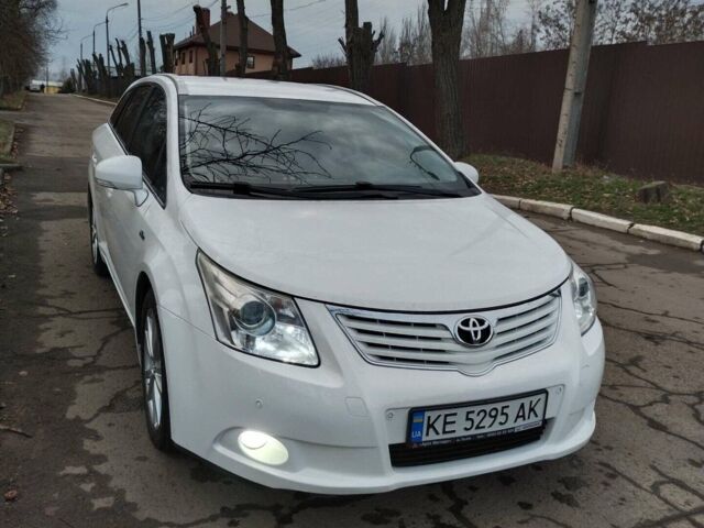 Белый Тойота Авенсис, объемом двигателя 2.2 л и пробегом 307 тыс. км за 8100 $, фото 1 на Automoto.ua