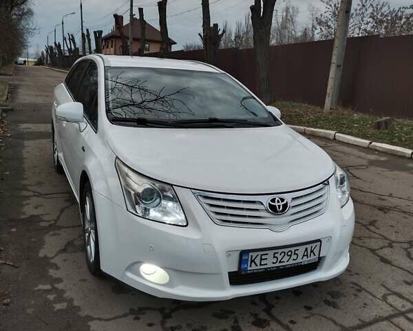 Білий Тойота Авенсіс, об'ємом двигуна 2.2 л та пробігом 307 тис. км за 9300 $, фото 1 на Automoto.ua