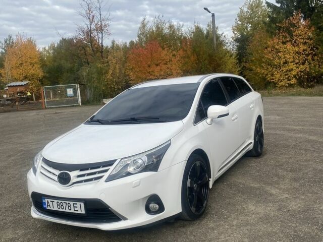 Белый Тойота Авенсис, объемом двигателя 2 л и пробегом 308 тыс. км за 7800 $, фото 1 на Automoto.ua