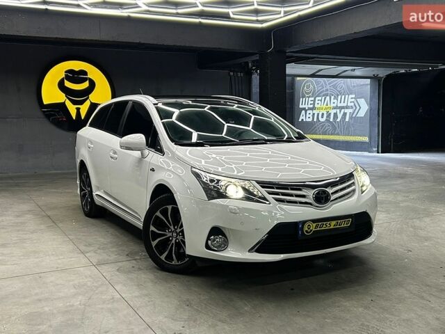 Белый Тойота Авенсис, объемом двигателя 2.23 л и пробегом 240 тыс. км за 12500 $, фото 1 на Automoto.ua