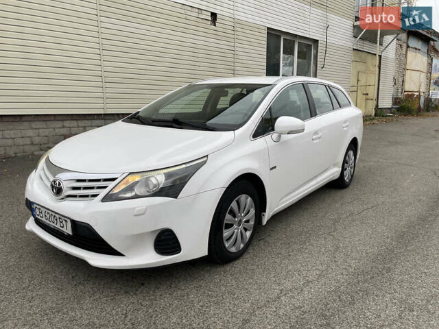 Белый Тойота Авенсис, объемом двигателя 2 л и пробегом 270 тыс. км за 8800 $, фото 1 на Automoto.ua