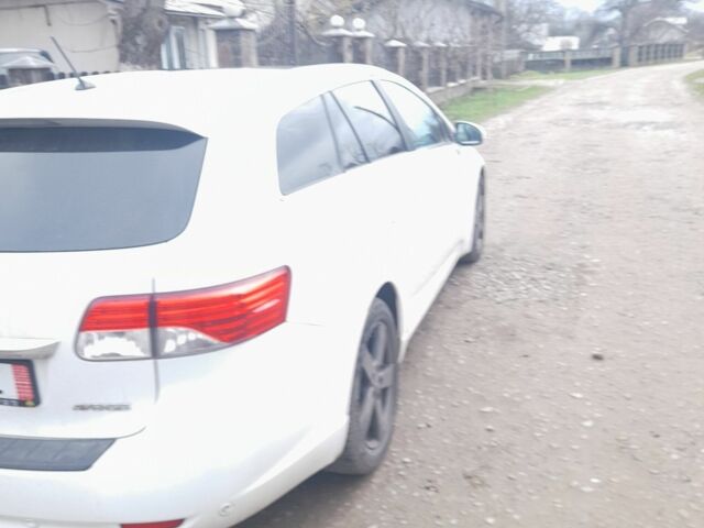 Белый Тойота Авенсис, объемом двигателя 0 л и пробегом 262 тыс. км за 242 $, фото 1 на Automoto.ua